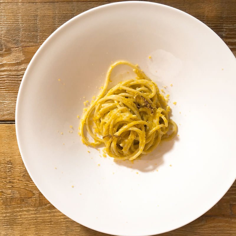 Spaghettoro con pistacchio, bottarga e capperi