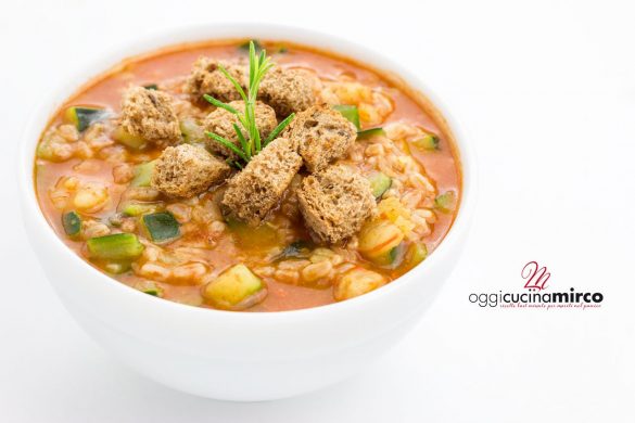 Zuppa di farro con zucchine e gamberetti