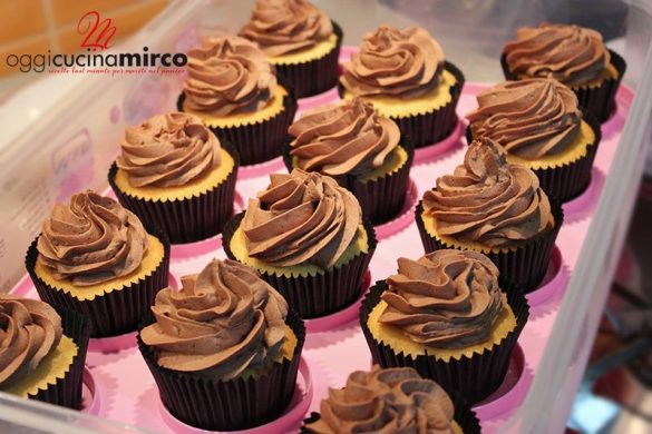 cupcakes-base-vaniglia frosting cioccolato