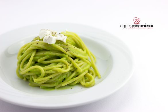 spaghetti con crema di fave e feta