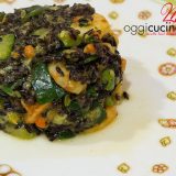 tortino di riso venere con code di gambero e zucchine