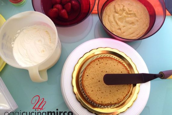 Torta panna fragole e crema