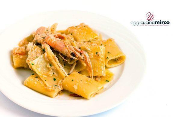 Pasta con preparato di pesce fresco o surgelato