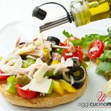 friselle pugliesi con caponata mediterranea