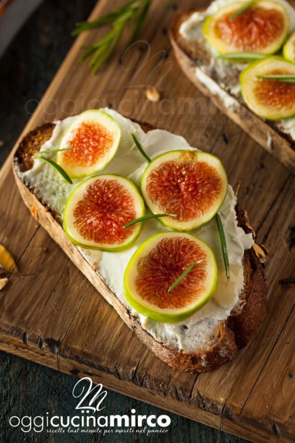 crostini con caprino e fichi