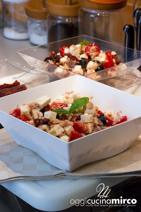 insalatona di tonno con pomodori secchi e feta
