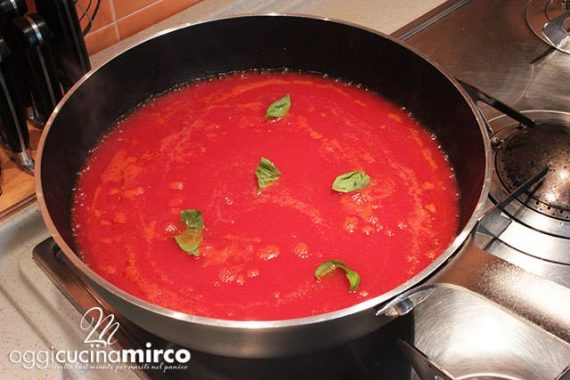 passata e polpa di pomodoro per pappa al pomodoro