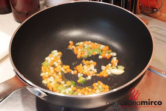 soffritto per pappa al pomodoro