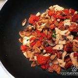 petto di pollo con funghi e pomodori secchi