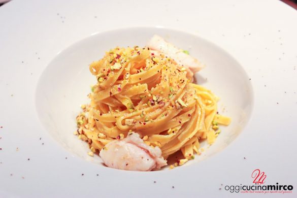 pasta con paté di melanzane, persico e pistacchi