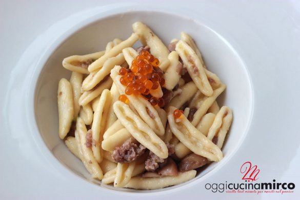 cecatelli funghi e salsiccia al profumo d'arancia