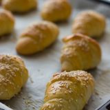 cornetti salati con semi di sesamo