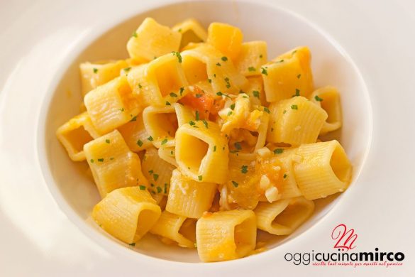 pasta con sugo di sogliola e pomodorini