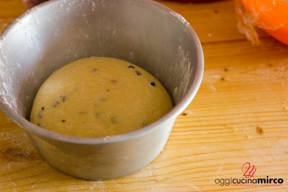 impasto pizza lievitata in stampo