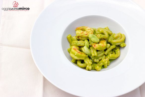 Pasta con gamberetti e crema di fave e piselli