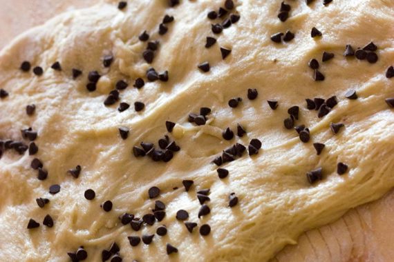 pizza lievitata con gocce di cioccolato