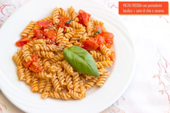 Pasta fredda con pomodorini, basilico, chia e sesamo