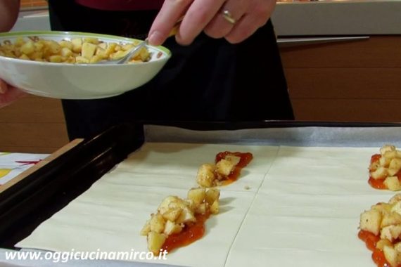 preparazione sfoglie di mele e cannella