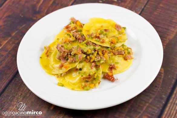 cappellacci ai finferli con speck