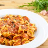 orecchiette al sugo con pancetta e rucola