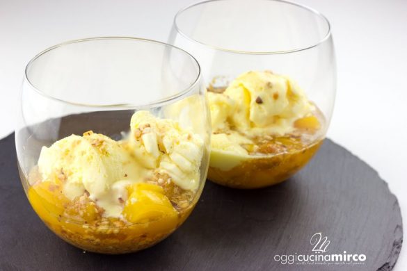 pesche sciroppate con gelato