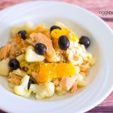 insalata di cavolfiore con salmone, arance, olive nere e pistacchi