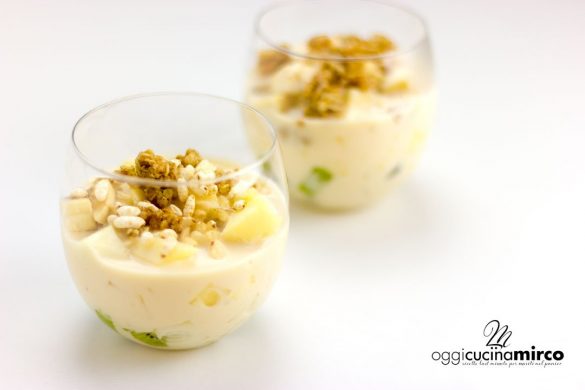 coppette di frutta allo yogurt