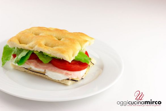 focaccia ripiena con cotto e melanzane grigliate