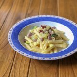 pasta con zucchine e salsiccia di cinghiale stagionata