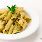 pesto di zucchine grigliate con menta, pistacchi e limone