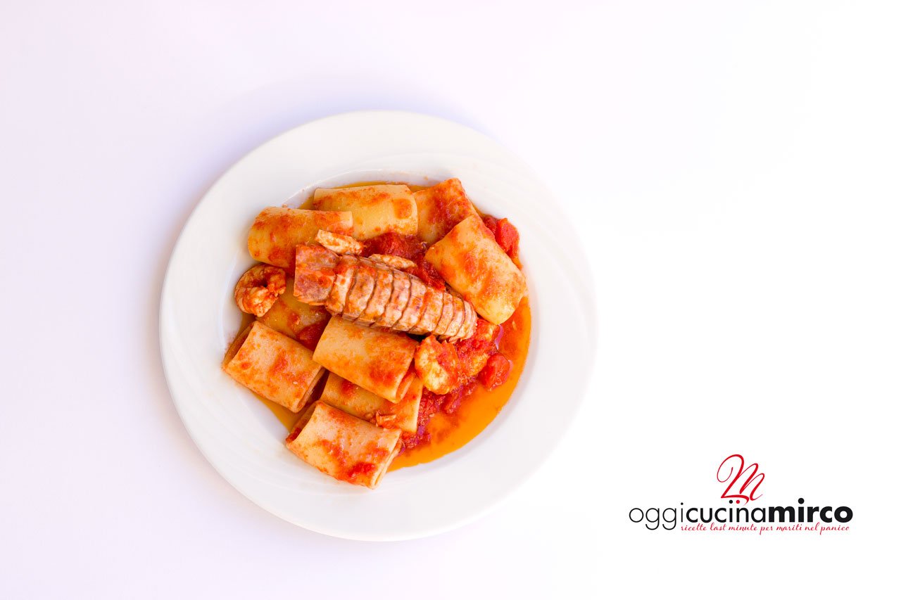 Paccheri con sugo di pesce veloce | OggiCucinaMirco