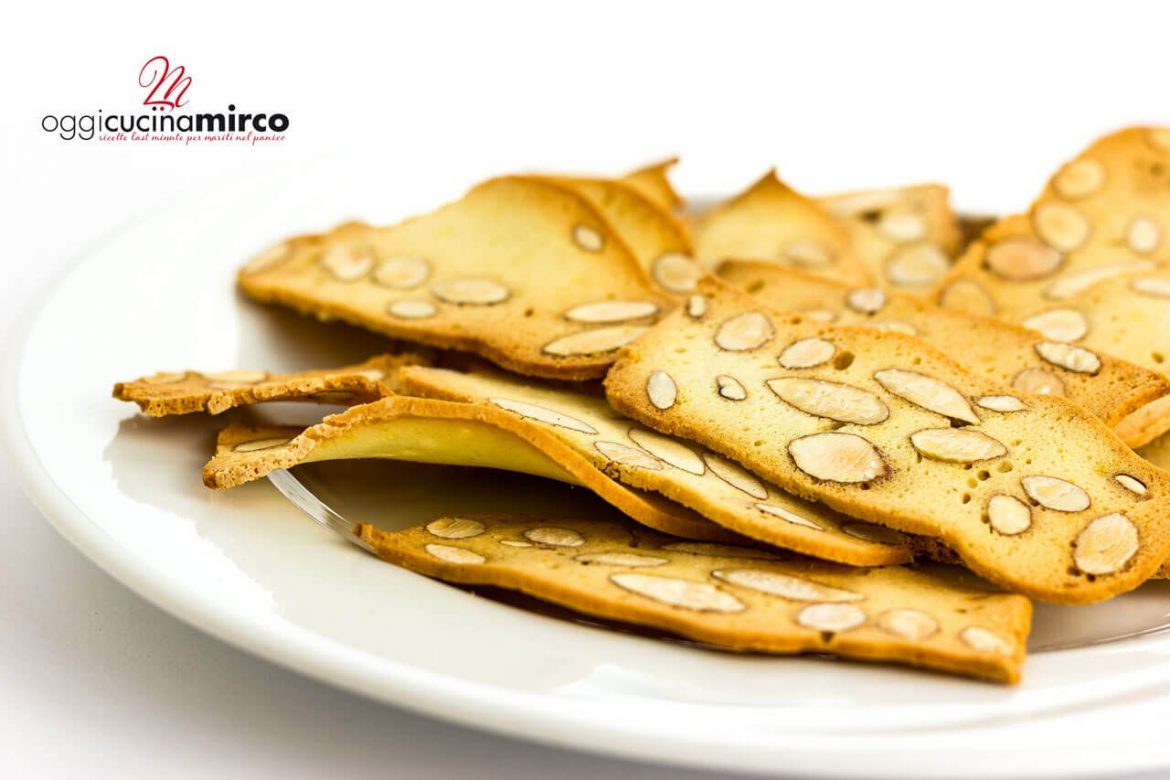 biscotti di albumi e mandorle