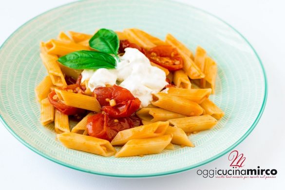 Pasta con pomodorini confit e burrata
