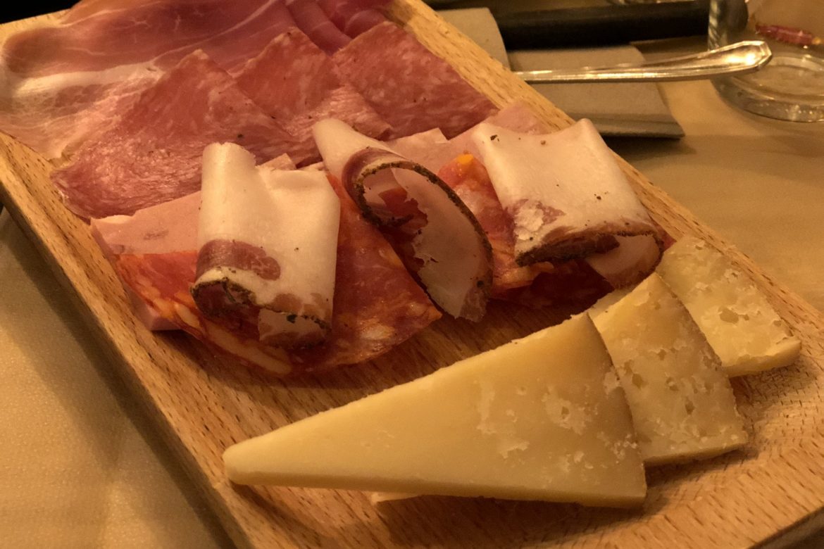 tagliere di salumi e formaggi