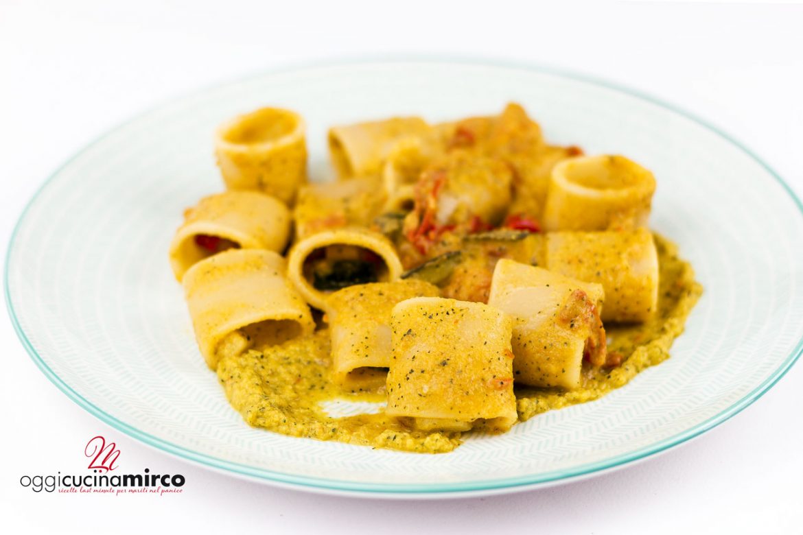 mezzi paccheri con zucchine pomodorini e alici