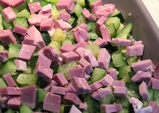 Pirofila con zucchine e prosciutto cotto