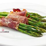 involtini di asparagi con speck