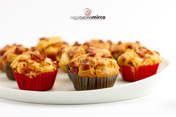 Muffin salati con salumi e formaggio