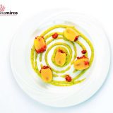 Peperone di grano Verrigni farcito con ragù di gamberetti su crema di zucchine