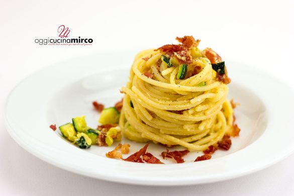 carbonara con prosciutto crudo e zucchine