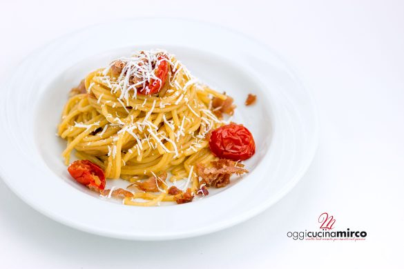 pasta con speck e pomodorini