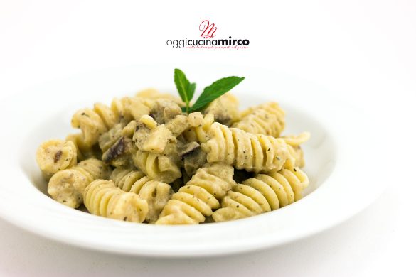 pasta con crema di melanzane e ricotta