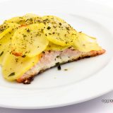 salmone in crosta di patate al forno