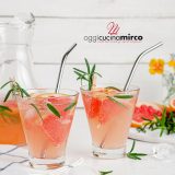 cocktail con fiori di sambuco