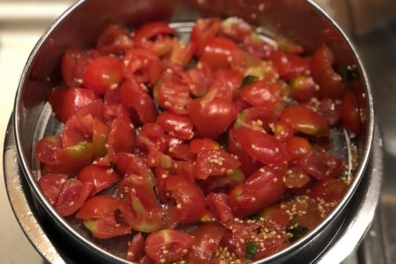 preparazione acqua di pomodoro