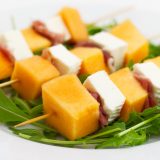spiedini di melone prosciutto e formaggio