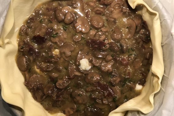 torta ripiena con funghi