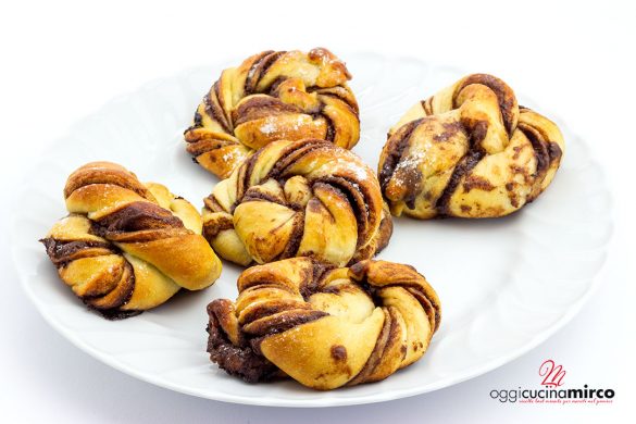 brioches intrecciate alla Nutella
