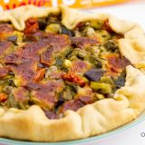 torta salata con verdure e scamorza