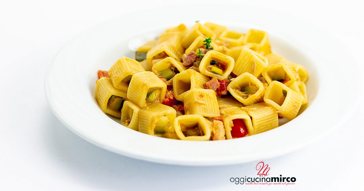 Pasta con tonno e pancetta